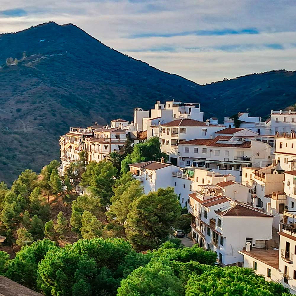 Property finder Sayalonga in Axarquía region of Málaga, Spain